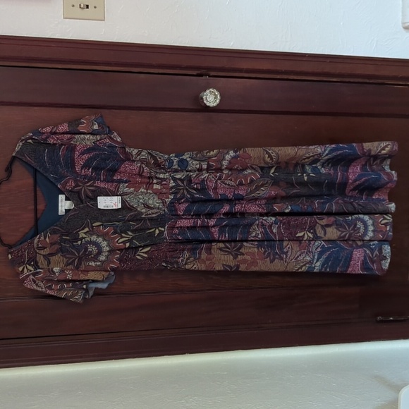 New with Tags Christopher Banks Bohemian Romantic Short Sleeve V Neck Dress Med - Picture 1 of 8